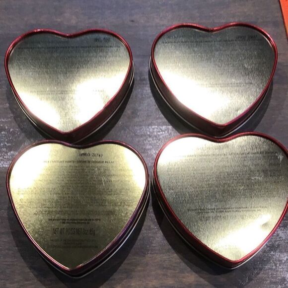 Set of four Elvis Presley collector valentine towns from Russell Stover - Picture 6 of 6